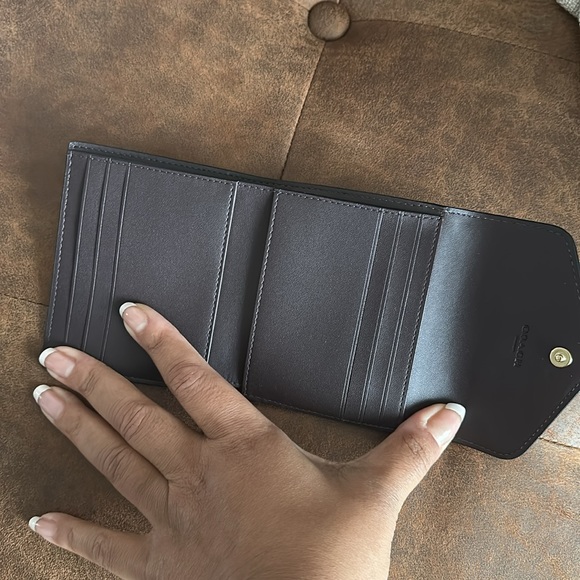 NWT Coach Wyn Small Wallet - Picture 6 of 13